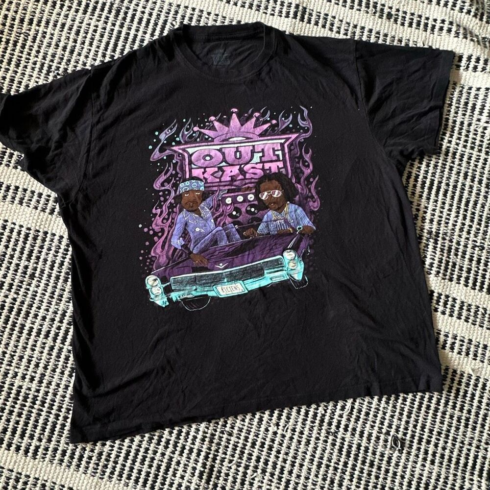 OutKast Size 2XL Black & purple graphic t shirt